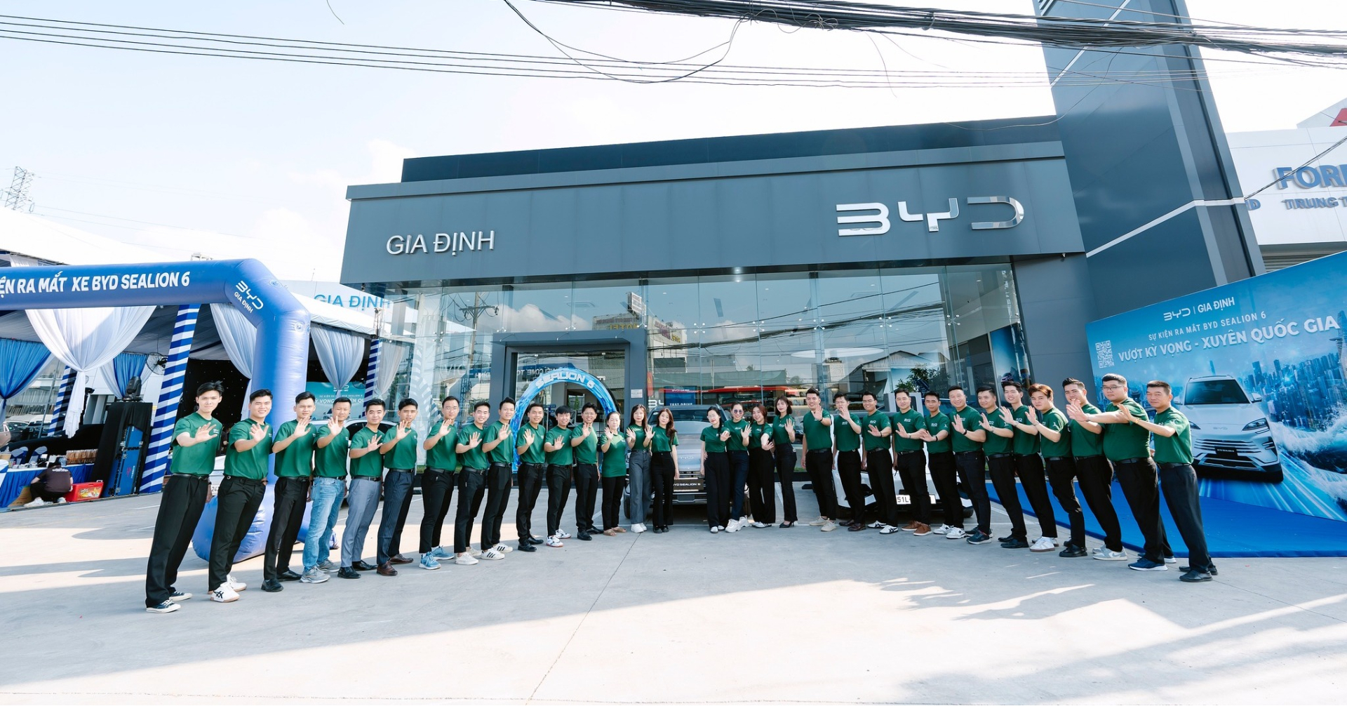 Đội ngũ nhân viên tư vấn và kỹ thuật viên chuyên nghiệp của BYD Gia Định